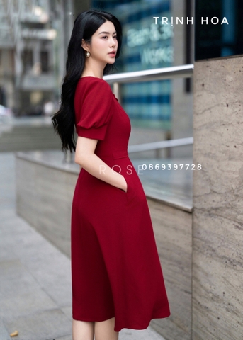 Đầm đỏ dáng xoè nhấn đai tôn dáng