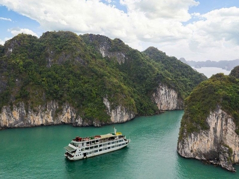 Tour du thuyền La Regina Royal – 2 ngày 1 đêm