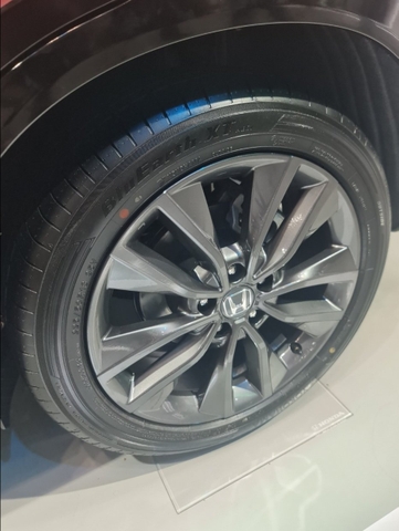 225/50R18 YOKOHAMA Japan BluEarth-XT AE61