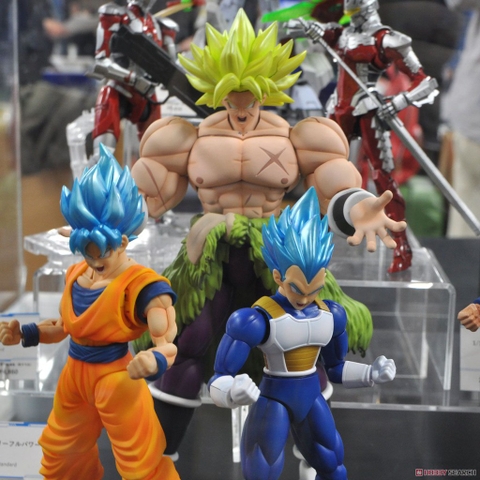 Mô hình lắp ráp Figure-rise Standard Super Saiyan Broly Full Power Bandai 4573102557124