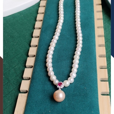 Vòng cổ ngọc trai cho mẹ, phụ nữ trung niên mặc áo dài 78B1235