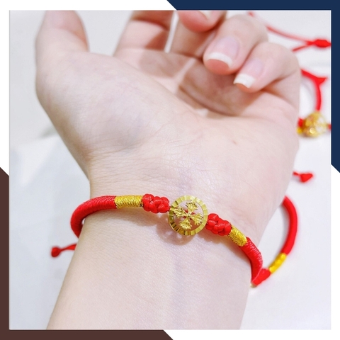 Vòng tay chỉ đỏ charm bánh xe pháp luân vàng tây 10k mã AC668