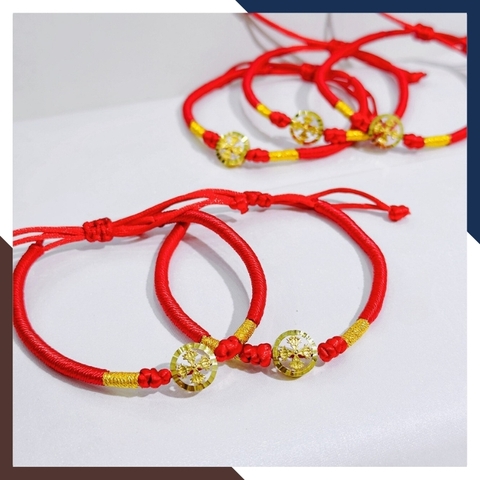 Vòng tay chỉ đỏ charm bánh xe pháp luân vàng tây 10k mã AC668