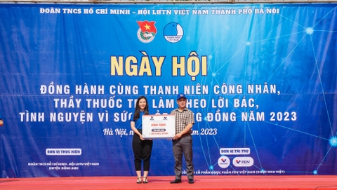 công ty cổ phần dược phẩm FDV Việt Nam (Dược Hoa Việt) kết hợp cùng Hội Liên hiệp thanh niên thành phố Hà Nội tổ chức chương trình Khám chữa bệnh miễn phí & tặng 700 suất quà cho công nhân & gia đình Đông Anh Hà Nội Ngày 27/5/2023