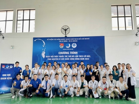 Công ty cổ phần dược phẩm FDV Việt Nam (Dược Hoa Việt) Khám chữa bệnh miễn phí & tặng 700 suất quà cho công nhân & gia đình Đông Anh Hà Nội Ngày 27/5/2023