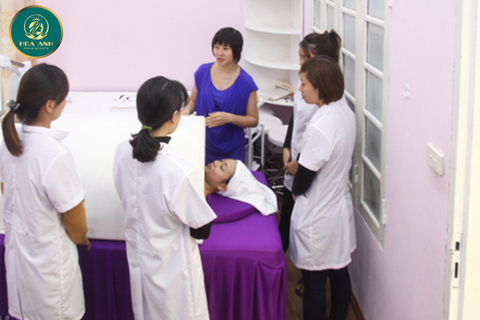 Khóa Học Tắm Trắng – Bí Quyết Sở Hữu Làn Da Trắng Hồng Rạng Rỡ