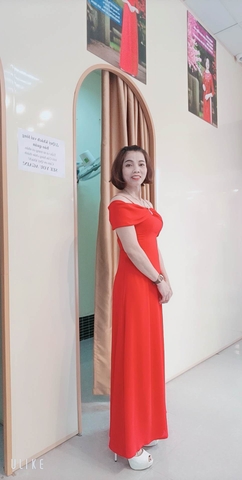 Áo dài dáng váy màu đỏ vải Chifon