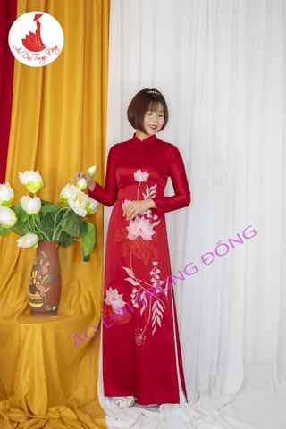 Áo dài thiết kế hoa sen màu đỏ vải lụa Queen