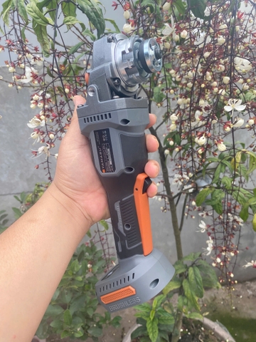 THÂN MÁY MÀI PIN 21V CÔNG TẮC BÓP MODEL GPM-100M