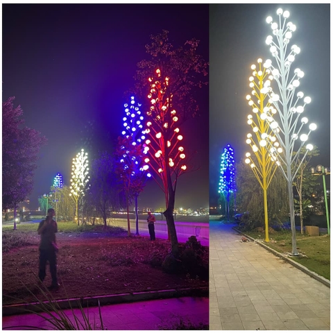 Cột Đèn Trang Trí Kiểu Dáng Cây Thông Cao 10M Với 45 Tay Đèn Quả Cầu D250