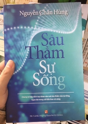 Sách Sâu Thẳm Sự Sống - Nguyễn Chấn Hùng