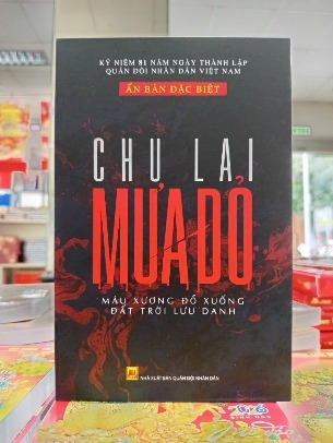 Mưa Đỏ (Bìa Cứng Đóng Hộp) Chu Lai