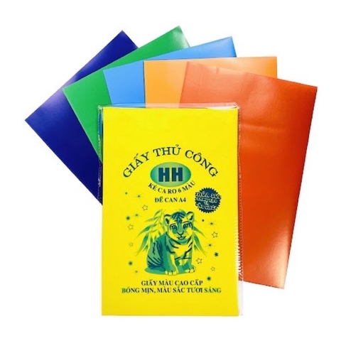 Kéo học sinh và giấy thủ công