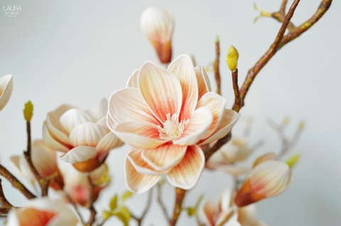 Tuyệt Chiêu Decor Hoa Lụa Cao Cấp: Nâng Tầm Biệt Thự, Văn Phòng và Đại Sảnh