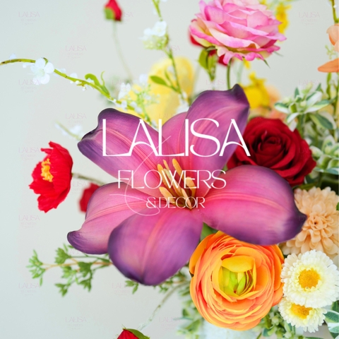 Câu Chuyện Về Một Bình Hoa Lụa – Nơi Cái Đẹp Không Phai Tàn