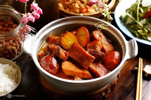 Món ăn dễ tích trữ mùa mưa bão