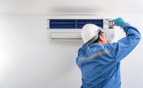 Tại sao máy lạnh tự mở? Nguyên nhân và cách khắc phục nhanh chóng