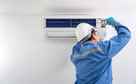 Tại sao máy lạnh tự mở? Nguyên nhân và cách khắc phục nhanh chóng