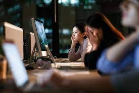 Dân công sở Trung Quốc áp lực vì tiệc tất niên