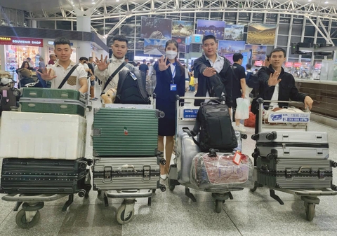 HIKARI TIỄN BAY XUẤT CẢNH