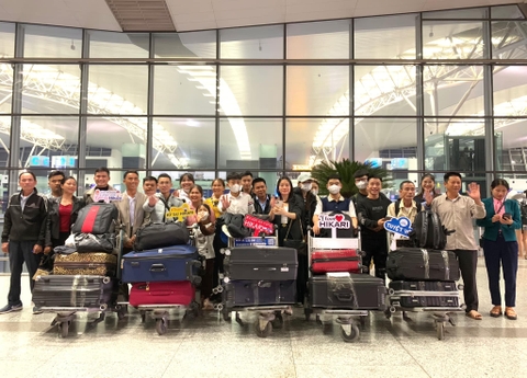 [ HIKARI - TIỄN BAY, XUẤT CẢNH ]