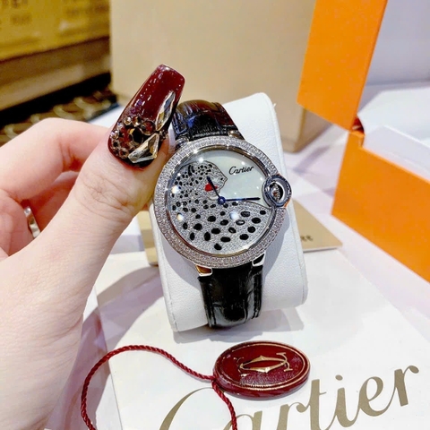 Cartier Ballon Bleu |Nữ Giới |Mặt Báo |Đính Đá |Dây Da Đen |Máy Pin (Quartz) |Size 36mm
