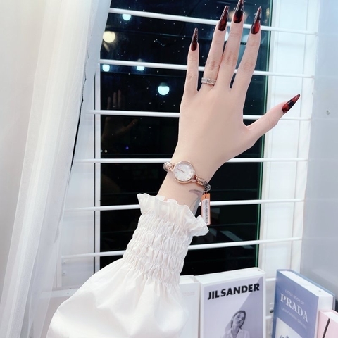 Davena Lắc Tay |Nữ Giới |Rose Gold |Đính Đá Xanh |Dây Kim Loại |Máy Pin |Size Nhỏ 28mm