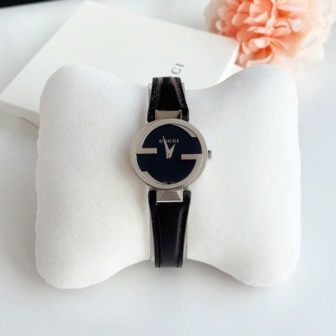 Gucci Interlocking |Nữ Giới |Mặt Đen |Silver |Dây Da Đen |Máy Pin (Quartz) |Size 29mm