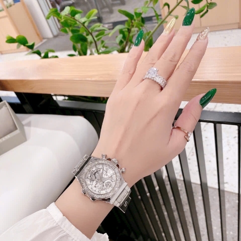 Guess Fusion |Nữ Giới |Đính Đá |Dây Kim Loại Trắng Silver |Máy Pin (Quartz) |Size 36mm