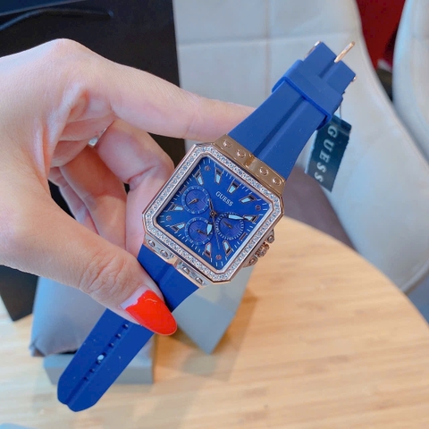 Guess Leo |Nữ Giới |Mặt Vuông Đính Đá |Dây Cao Su Xanh |Máy Pin (Quartz) |Size 34mm