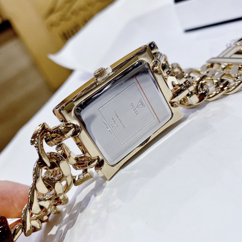 Guess Mặt Chữ Nhật |Nữ Giới |Vàng Gold |Lắc Tay |Máy Pin (Quartz) |Size 28x35mm
