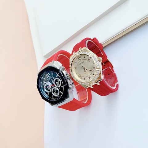 Guess Momentum |Cặp Đôi |Đính Đá |Dây Sillicone Đỏ |Size 44x36mm