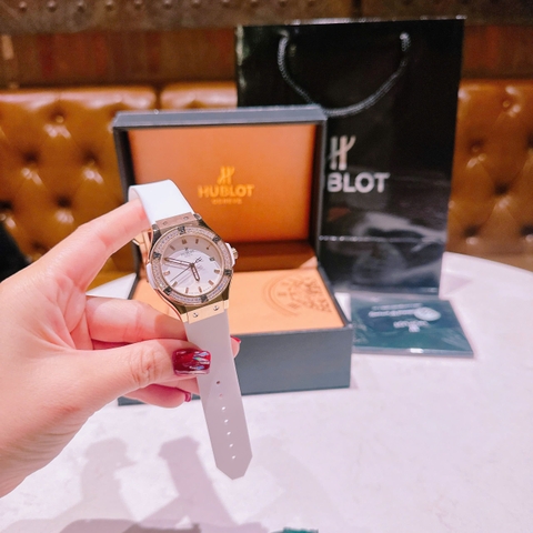 Hublot Geneve |Nữ Giới |Rose Gold |Đính Đá |Dây Silicone Trắng |Máy Pin (Máy Quartz) |Size 34mm