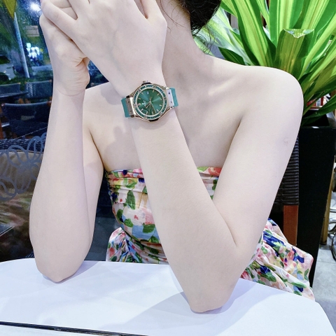 Hublot Geneve |Nữ Giới |Rose Gold |Đính Đá |Dây Silicone Xanh Lá |Máy Pin (Máy Quartz) |Size 34mm