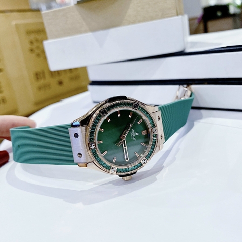 Hublot Geneve |Nữ Giới |Rose Gold |Đính Đá |Dây Silicone Xanh Lá |Máy Pin (Máy Quartz) |Size 34mm