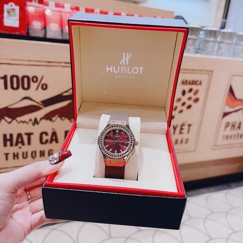 Hublot Geneve |Nữ Giới |Rose Gold |Đính Đá Tròn |Dây Silicone Nâu |Máy Pin (Máy Quartz) |Size 34mm