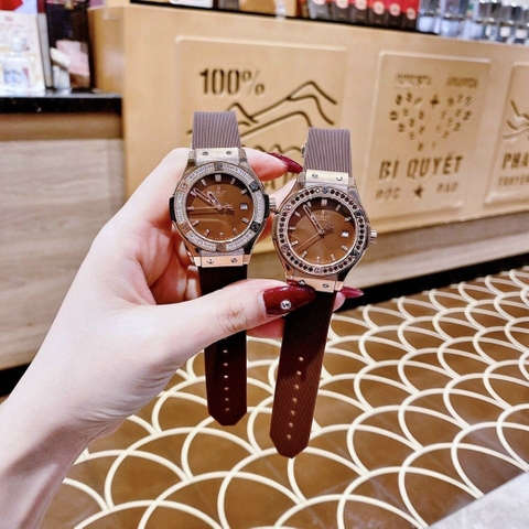 Hublot Geneve |Nữ Giới |Rose Gold |Đính Đá Tròn |Dây Silicone Nâu |Máy Pin (Máy Quartz) |Size 34mm
