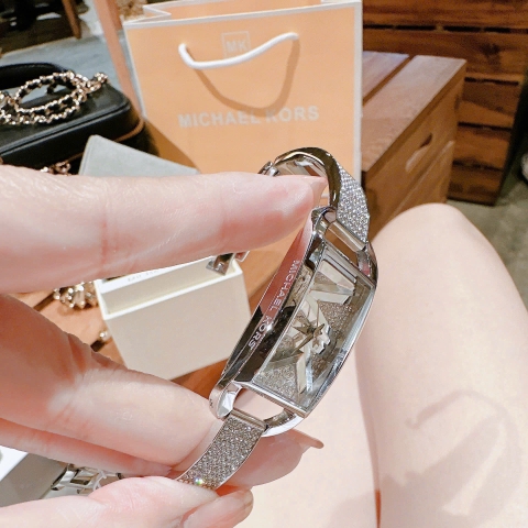 Michael Kors Empire |Nữ Giới |Mặt Chữ Nhật |Dây Lưới Silver |Máy Pin (Quartz) |Size 28x34mm