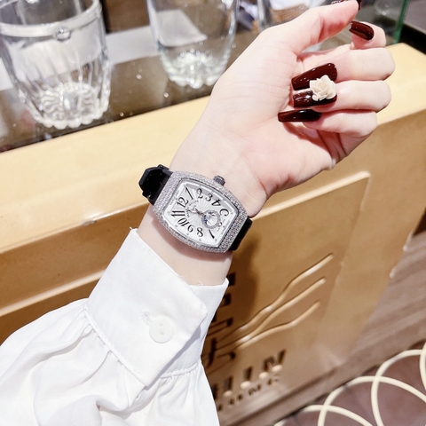 Frank Muller Vanguard |Nữ Giới |Mặt Oval Đính Full Đá Silver |Máy Pin (Quartz) |Size 32x42mm