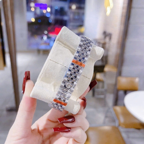 Rolex Date Just |Nữ Giới |Mặt Xám |Niềng Đá |Dây Kim Loại Silver |Máy Pin (Máy Quartz) |Size 31mm