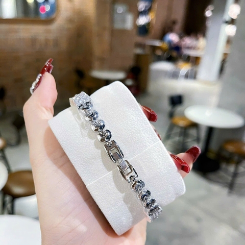 Royal Crown Mặt Elip |Nữ Giới |Đính Đá |Lắc Tay Trắng Silver |Máy Pin (Quartz) |Size 26mm