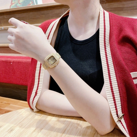 Royal Crown Mặt Vuông |Nữ Giới |Đính Đá |Dây Lưới Vàng Gold |Máy Pin (Quartz) |Size 30mm