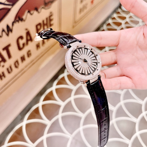 Xcer Cánh Hoa Xoay |Nữ Giới |Đính Đá |Rose Gold |Dây Da Màu Đen |Pin (Máy Quartz) |Size 35mm