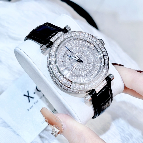 Xcer Đính Pha Lê |Nữ Giới |Mặt Tròn |Silver |Dây Da Đen |Pin (Máy Quartz) |Size 35mm