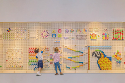 Giáo Dục Và Vui Chơi Quan Trọng Như Thế Nào Với Trẻ? Liệu Nó Có Tác Dụng Tương Đương Không?