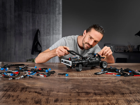 LEGO Technic Dom's Dodge Charger 42111