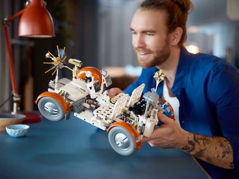 LEGO Technic NASA Apollo Lunar Roving Vehicle - LRV 42182