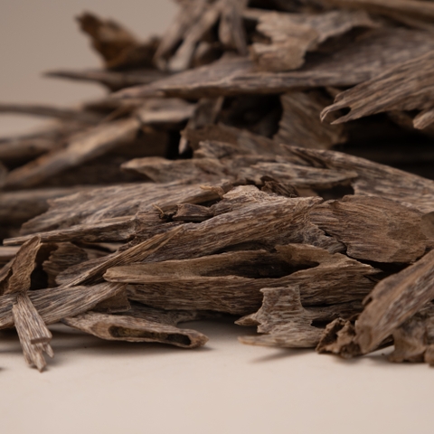 Trầm Hương Miếng Vụn Hàng Rừng Dạng Kiến Có Mùi Đặc Trưng Việt Nam | Bán Theo Miếng | Trầm Hương Ân Vũ - Hương Thơm Chữa Lành | 1 Gram