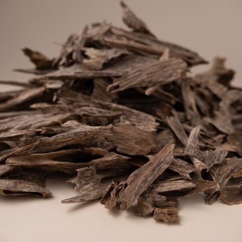 Trầm Hương Miếng Vụn Hàng Rừng Dạng Kiến Có Mùi Đặc Trưng Việt Nam | Bán Theo Miếng | Trầm Hương Ân Vũ - Hương Thơm Chữa Lành | 1 Gram