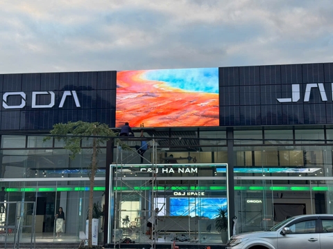 Lắp đặt màn hình P5 ngoài trời tại ô tô Ninh Bình